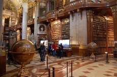 Nationalbibliothek_Prunksaal_13.JPG